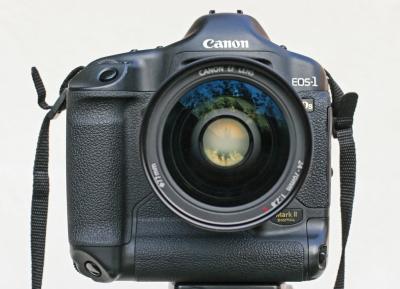 Le botier Canon EOS 1DS Mark II que j'ai lou pour la finale du trophe Andros