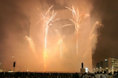 Feux d'artifice  La Dfense - Les couturiers du ciel