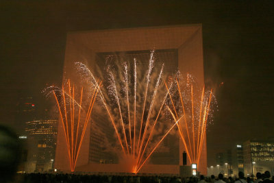 Feux d'artifice  La Dfense - Les couturiers du ciel