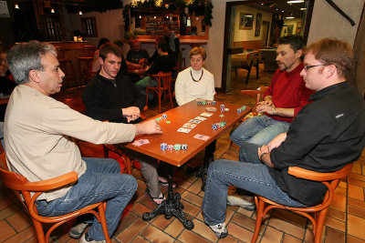 Apprentissage du Poker lors dune soire au chalet La Colombe