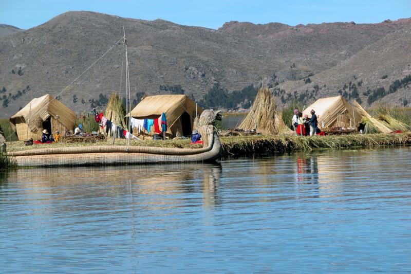 Islas Flotantes, totora reed island