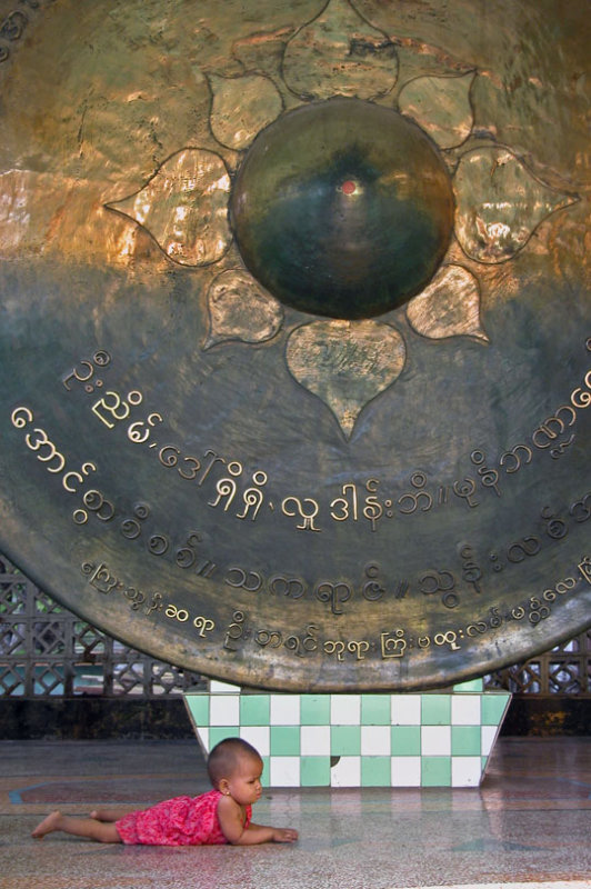 A special moment at Maha Muni Pagoda