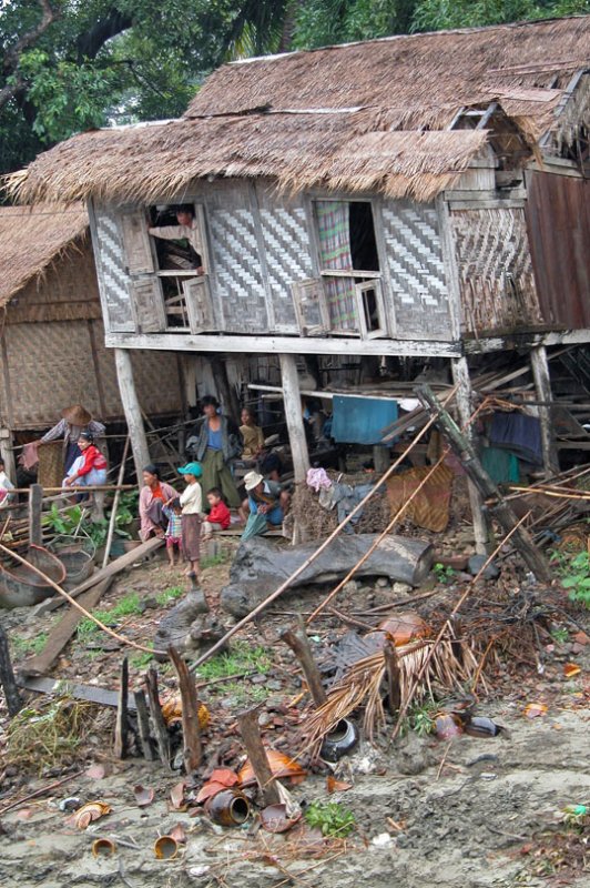 Kyankmyaung river-side house