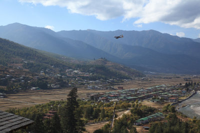 Druk Air landing over Paro town