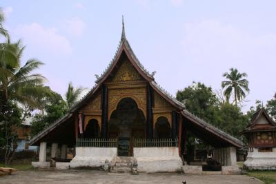 Ban Pak Ou village temple