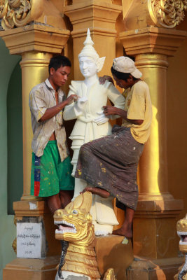 Cleaning statues