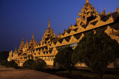 Nightfall at the Shwedagon