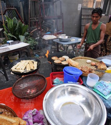 Cooking breakfast roti