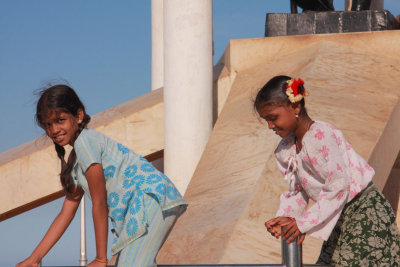 Pondy girls playing at the Gandhi statue