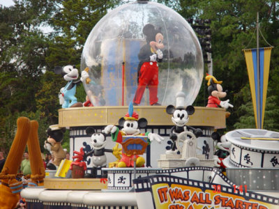 Magic Kingdom Parade a la Senor Mickey