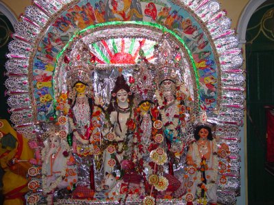 Puja at the villa of the Duttas of Thanthania - a tradition that dates back over a 100 years.