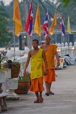 Amphawa Monks