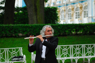 Flute player outside Catherines Palace