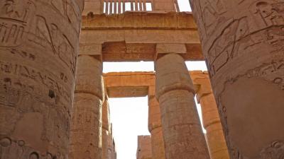 Courtyard of Luxor Temple 1.jpg