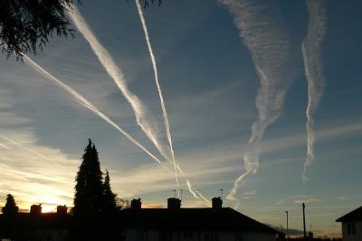 Birmingham contrails 0421-web.jpg