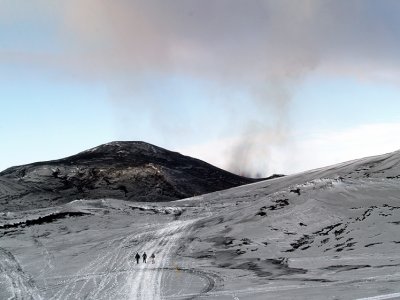 Eldgosi,  hinum meginn vi hlsinn