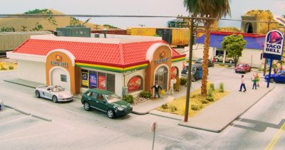 Taco Bell with new palm tree that looks realistic as hell!