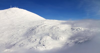 Clouds began rising out of Oakes Gulf, although the summit of Washington stayed in the clear.