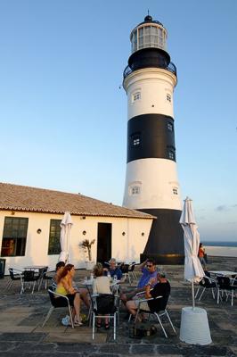 bar dentro do farol da barra