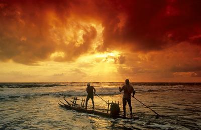 Pescadores saindo para o mar em Mara