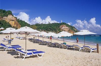 Cadeiras de praia na segunda praia.jpg