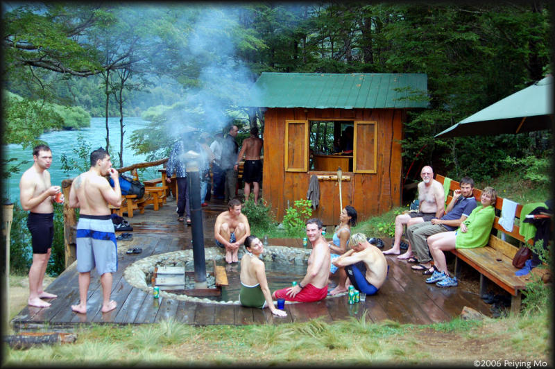 The hot tub is well placed, next to the bar with a view of the river