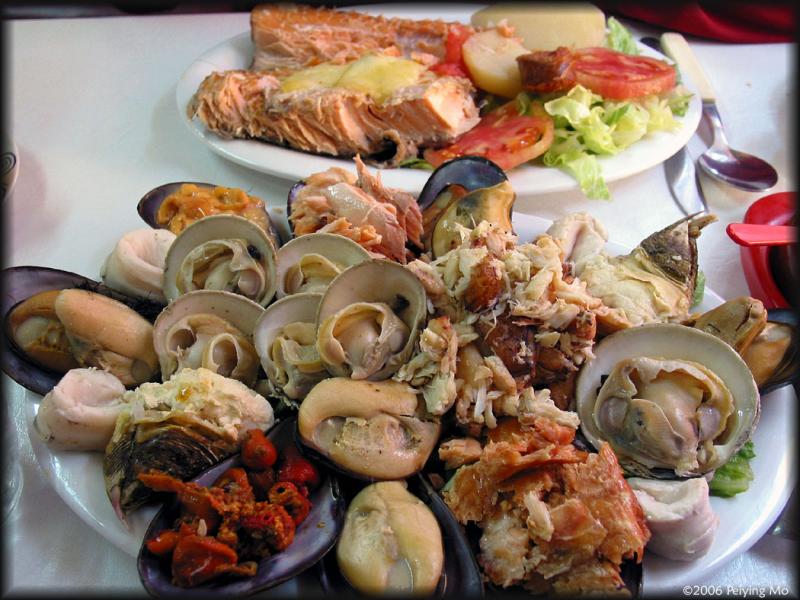 Mixta consists of most of the shellfish known to mankind and the size is more than generous.  Alan has baked salmon.