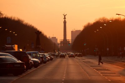 June, 17 Street and Victory Column