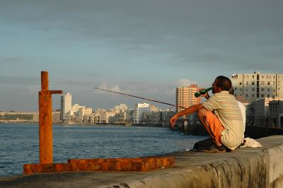 Fishing and beer in the Malecn - Havana