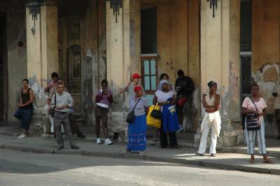 Waiting for the omnibus - Havana