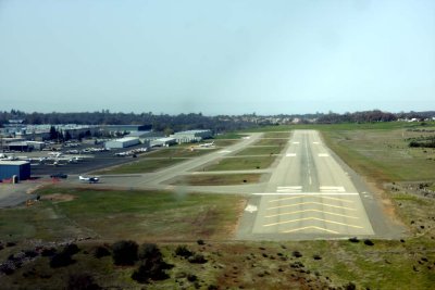 Final for Rwy 25 Auburn