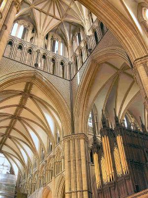 23 North Transept Crossing and Organ 87002208.jpg