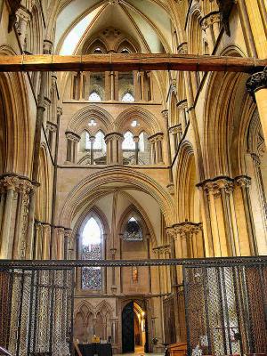 28 North-East Transept 87002216.jpg