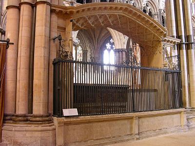 33 Katherine Swynford Chantry from S Choir Aisle 87002225.jpg