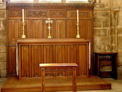 30 Altar with linenfold panelling 87002161.jpg