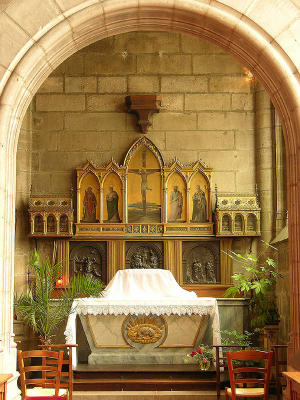 08 Parish Chapel Altar 87005055.jpg