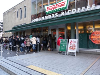 Tokyo Shinjuku long queue