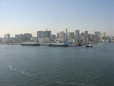 Tokyo walking across Rainbow Bridge