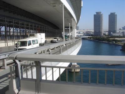 Tokyo walking across Rainbow Bridge