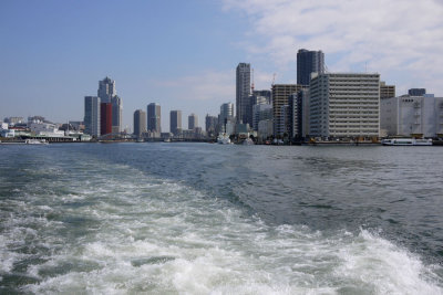 Cruise_on_river_Sumida