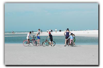 Family Cyclists, 12/28/05, Siesta Beach
