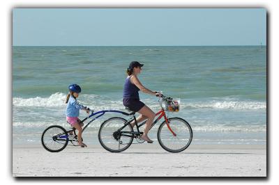 Family Cyclists, 12/28/05, Siesta Beach
