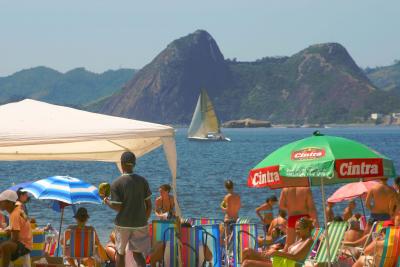 flamengo beach and sugar loaf