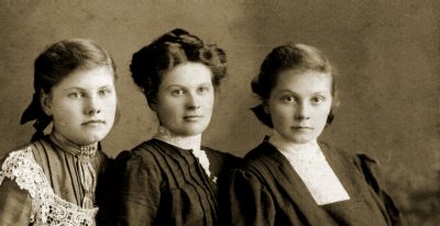 Ethel (r) with her sisters Jenny and Blanche.jpg