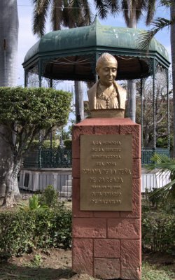 Mazatlan Plaza - Dona Maria Memorial Bust.jpg