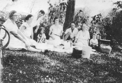 Family Picnic 1931.jpg