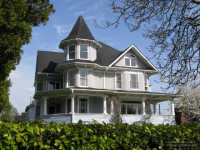 Edwardian Classical Revival (1909) on Oxford Street, Burnaby Heights