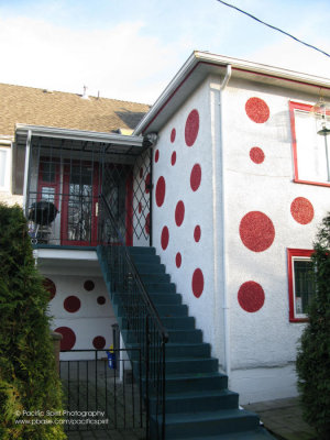 Polka-dot house, side view