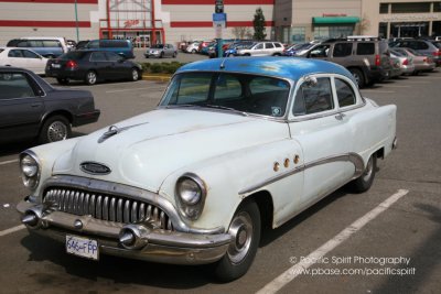 A 1952 Buick Riviera?