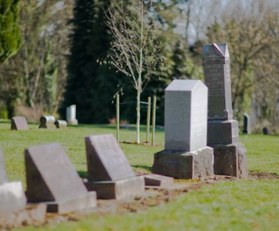 Apr 1 08 Vancouver Cemetery-2.jpg